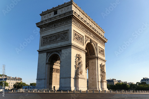 The famous Triumphal Arch at sunny day , Paris, France. © kovalenkovpetr