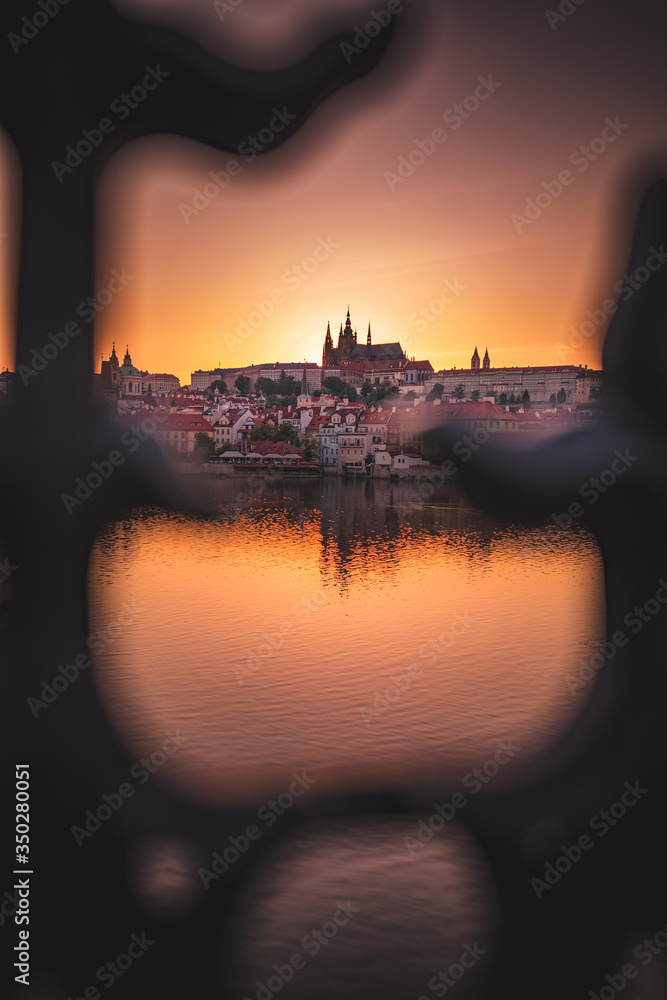 Fototapeta premium Sunset over Prague castle and Vltava river
