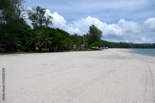 plage de Tanjung rhu sur l'ile de Langkawi en Malaisie photo