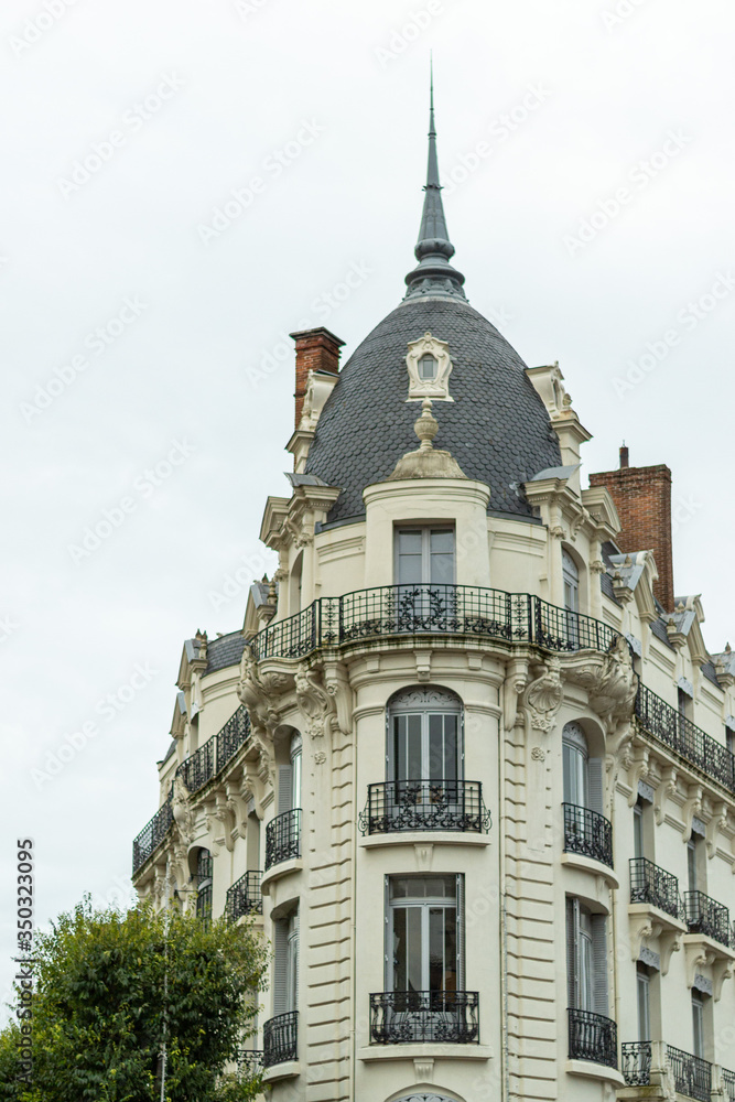 old elegant facade building in the city, Toulouse, France old elegant facade building in the city, Toulouse, France