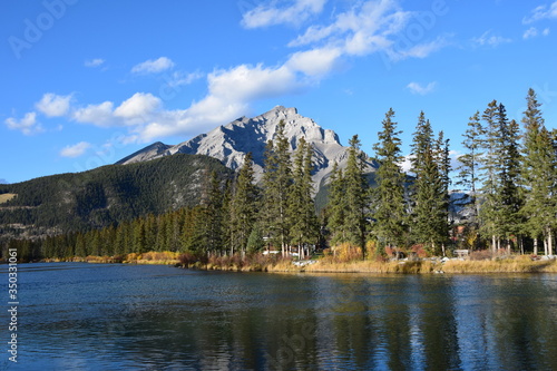Fototapeta Naklejka Na Ścianę i Meble -  Canadian Rockies - Banff and Jasper national parks. Mountains, rivers and lakes, pristine nature, clear October air.