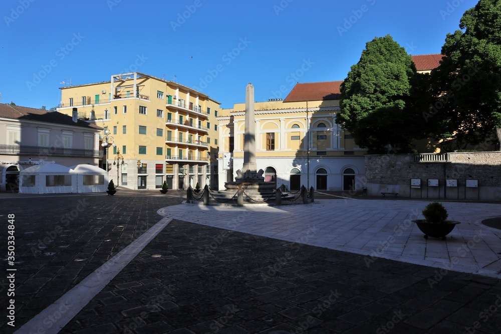 Benevento - Piazza Santa Sofia la mattina presto