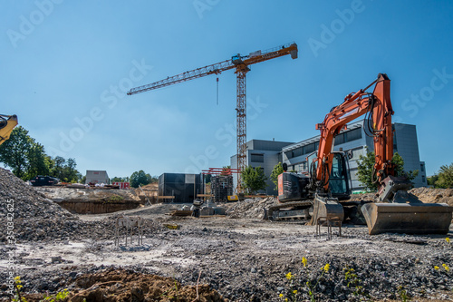 Baumaschienen auf Baustelle