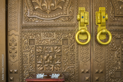 Canvas-taulu Bronze Door In The Great Hall, North Korea