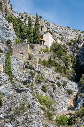 klasztor w górach