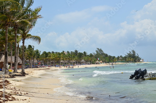 Fototapeta Naklejka Na Ścianę i Meble -  playa de arena blanca en Cancún 