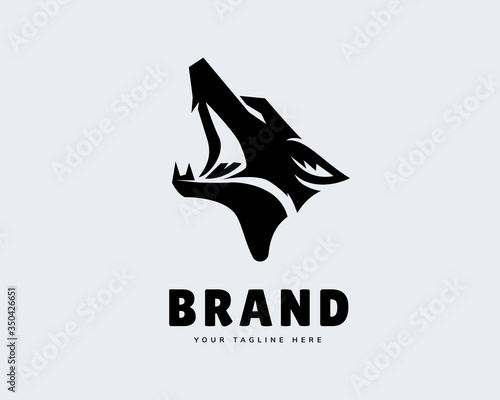 Fototapete modern Black wolf roar logo design inspiration