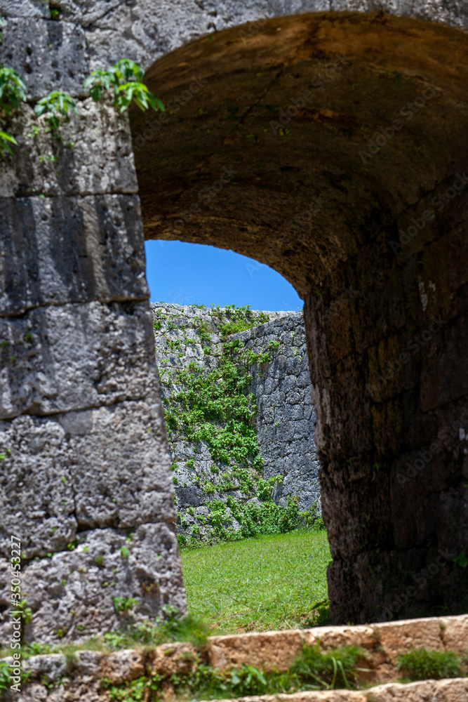 沖縄の城跡にある石垣