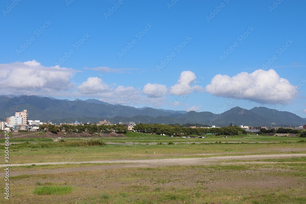 Fototapeta premium 相模川河川敷（神奈川県海老名市）