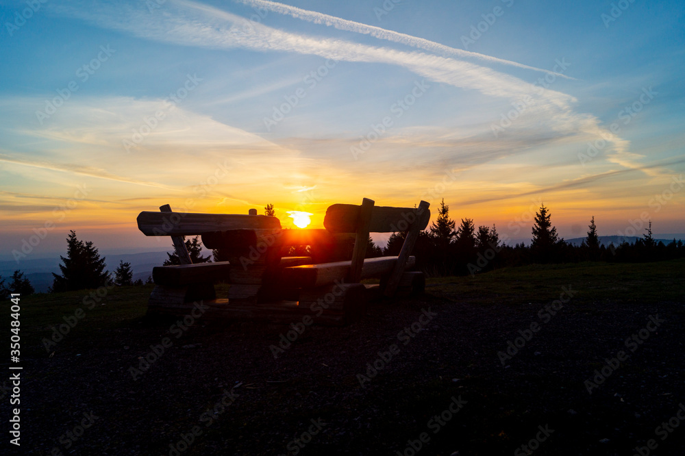 Fototapeta premium Sonnenaufgang im Thüringer Wald auf dem Schneekopf