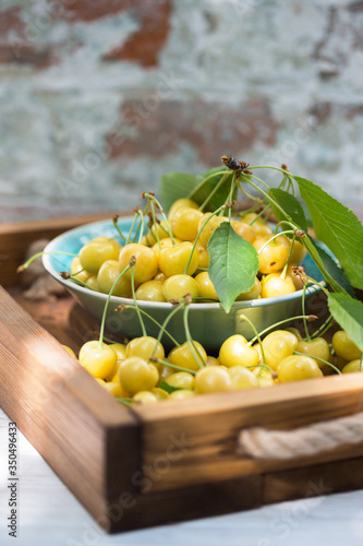 Yellow cherry in a bowl