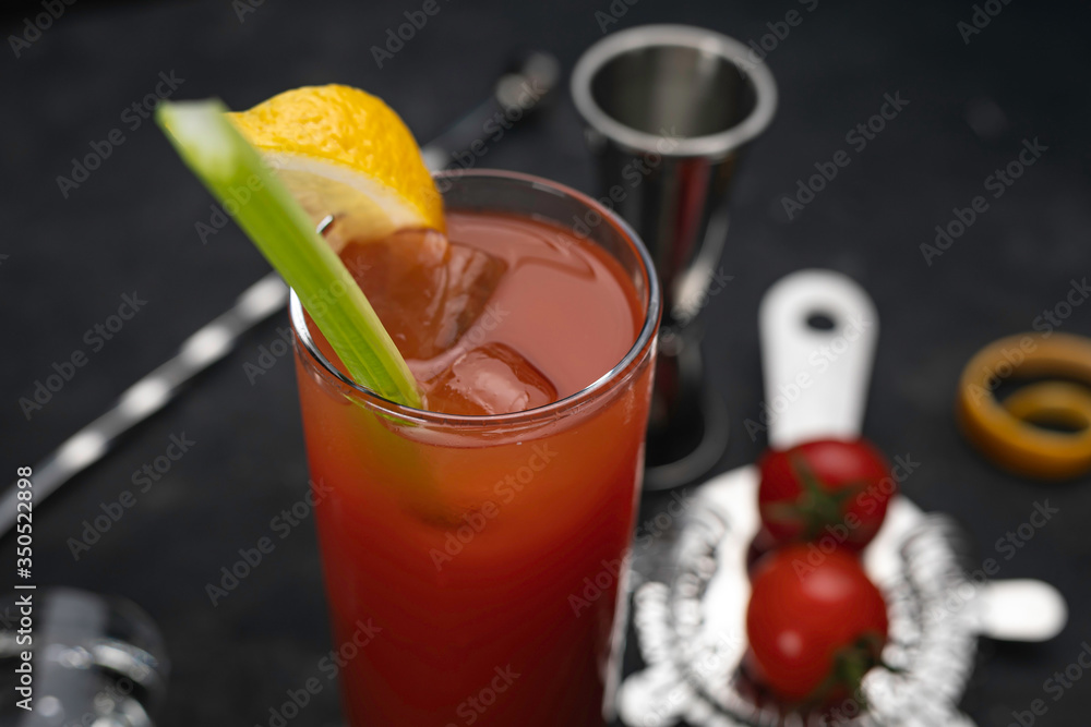 Obraz premium alcoholic cocktails on black background