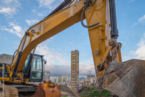 Φωτογραφία Construction equipment for skyscraper in a construction site.