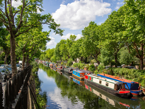 Obraz na plátně London- Canal boats in Little Venice, a tranquil waterside area with cafes and r