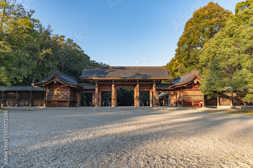 橿原神宮 北神門の夕景 © mtaira