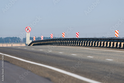 Obraz na płótnie A metal separator of directions on an asphalt road between cities. Road safety w salonie