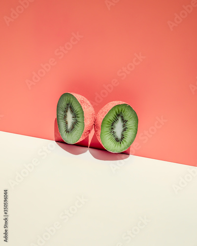 kiwi midle pink photo