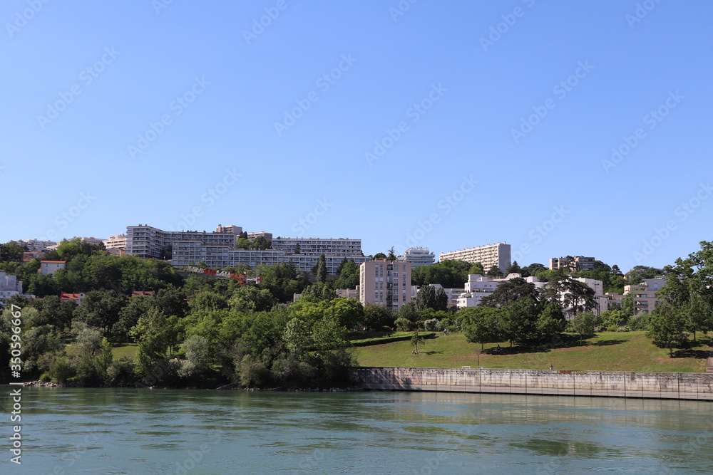 La ville de Caluire vue depuis les quais du Rhône - Ville de Caluire - Département du Rhône - France