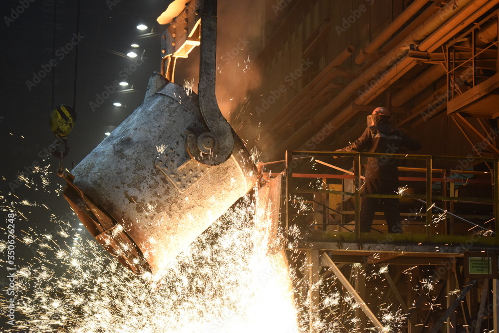 Ταπετσαρία steelworker at work in a factory