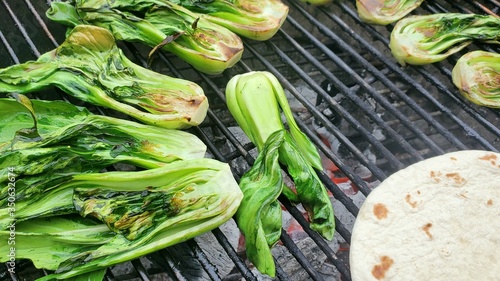 Φωτογραφία Grilled bok choy vegetables and tortillas