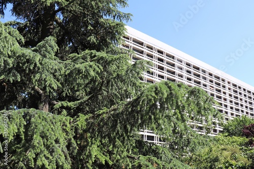 Immeuble d'habitation de type barre HLM dans le quartier de la Duchère à Lyon - Ville de Lyon - 9 ème arrondissement - Département du Rhône - France photo