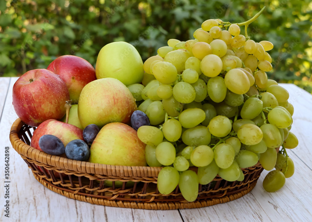 grapes and apples grapes and apples