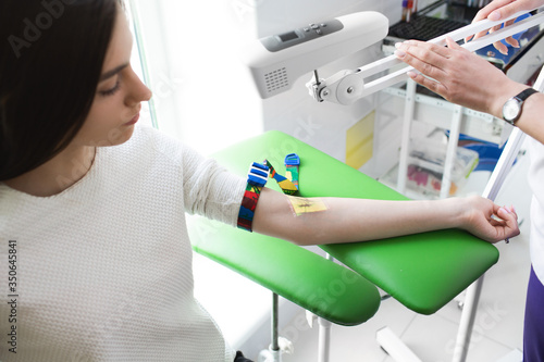 venous blood sampling for analysis. The nurse view the patient s veins with the help of a special Vein scanner