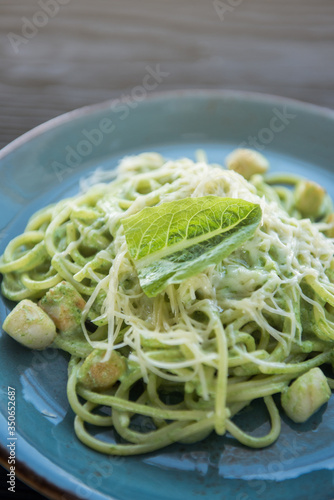 Green Pasta with scallop an...