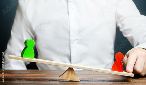 A man takes the side of a red figure in a dispute. Mediator and arbiter. Losing a conflict, gaining an opponent an advantage. Corruption and violation of laws and justice. Fail. Collusion