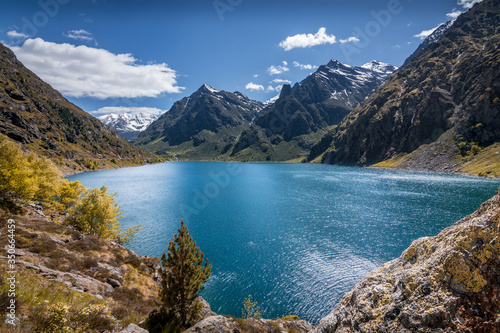 Lac de Soulcem avec les montagnes Pyrénées - Ariège - Occitanie - France