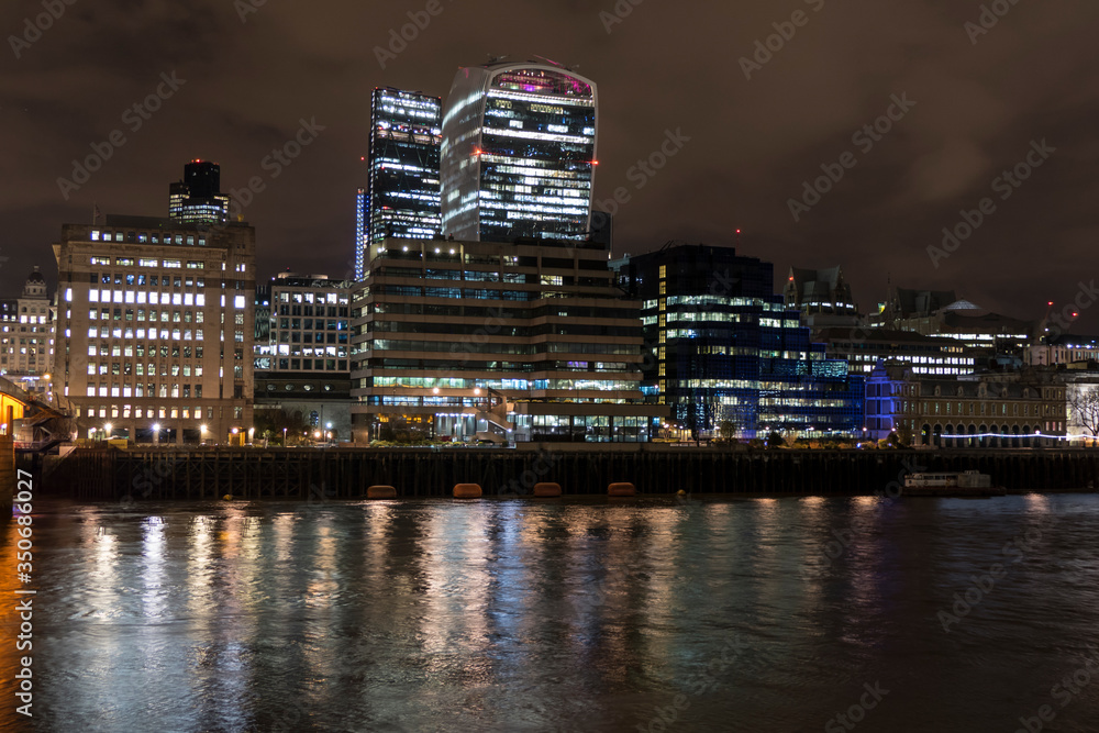 Naklejka premium Night photo of London with illuminated skyscrapers