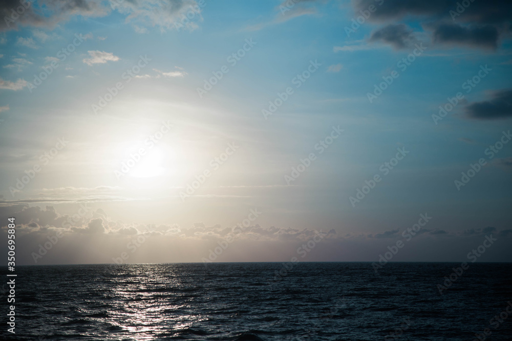 Obraz premium sunset over sea in México puerto Vallarta 