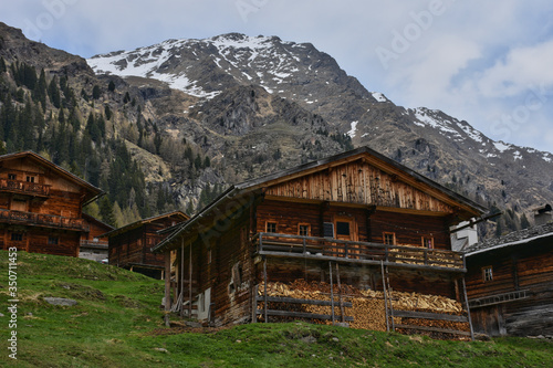 Oberstalleralm, Oberstaller Alm, Arntal, Stallertall, Deferegger Alpen, Villgrater Berge, Innervillgraten, Osttirol, Zentralalpen, Alm, Denkmalschutz, Alpen, Hochgebirge, Hütte, Almhütte, Frühling, ve photo