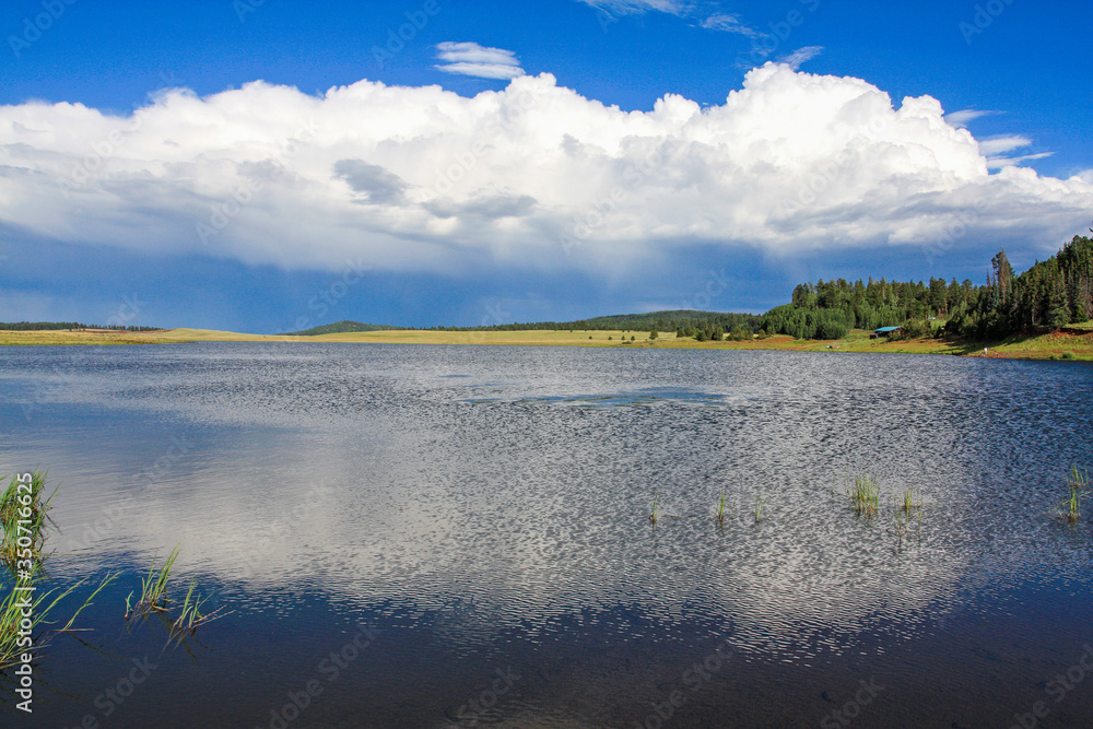 Fototapeta premium Sunrise Lake White Mountains Arizona