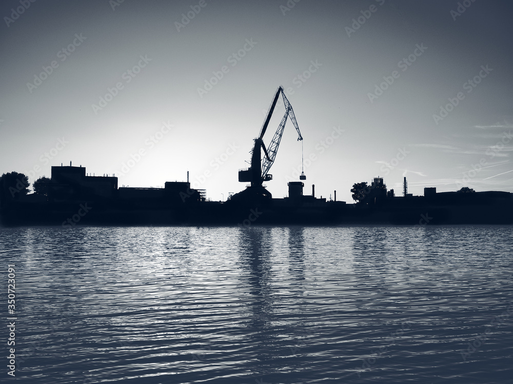 Obraz premium cranes in the harbor