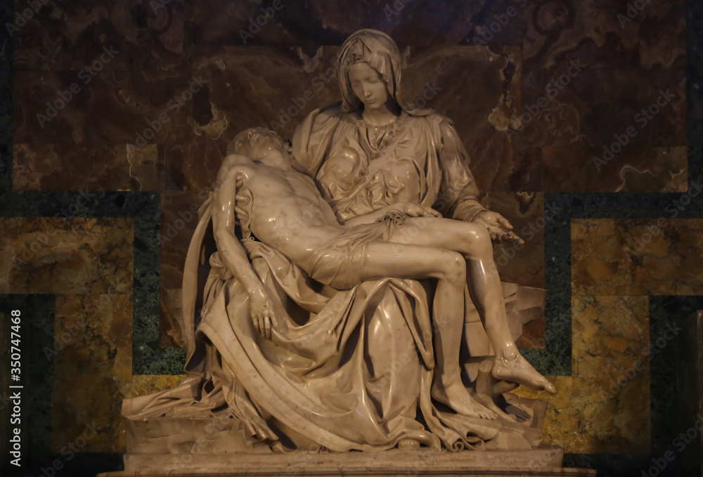 Ταπετσαρία statue of Jesus and Mary