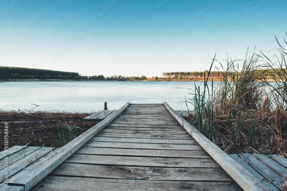 Obraz premium Pier to small lake