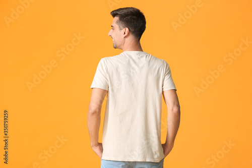 Man in stylish t-shirt on c...