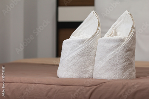 Fototapeta Naklejka Na Ścianę i Meble -  White towels set on the bed in the hotel room.