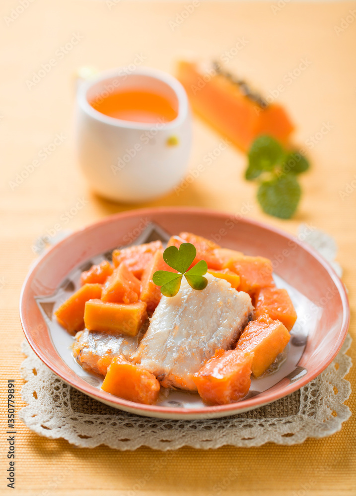 Stewed hairtail with Papaya Stewed hairtail with Papaya