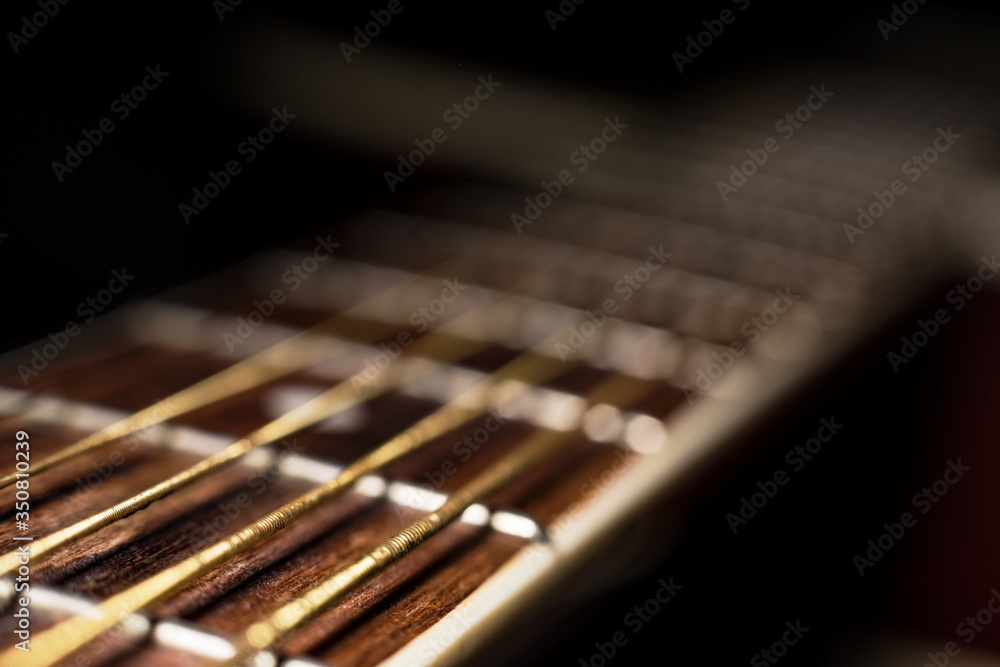 Fototapeta premium Eine Gitarre, fotografiert mit einem Makroobjektiv.