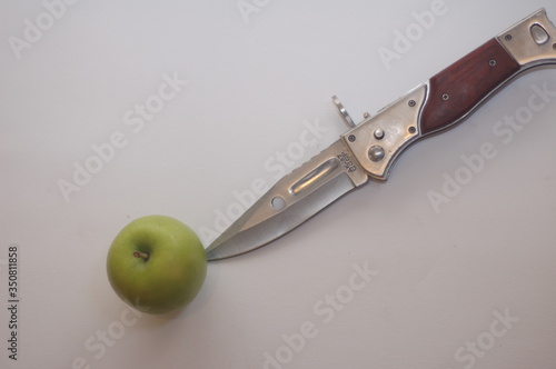 Fototapete High Angle View Of Granny Smith Apple With Knife On Table