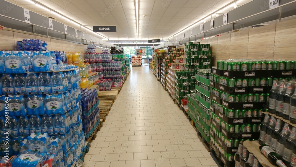 Foto Stock LIDL supermarket interior | Adobe Stock