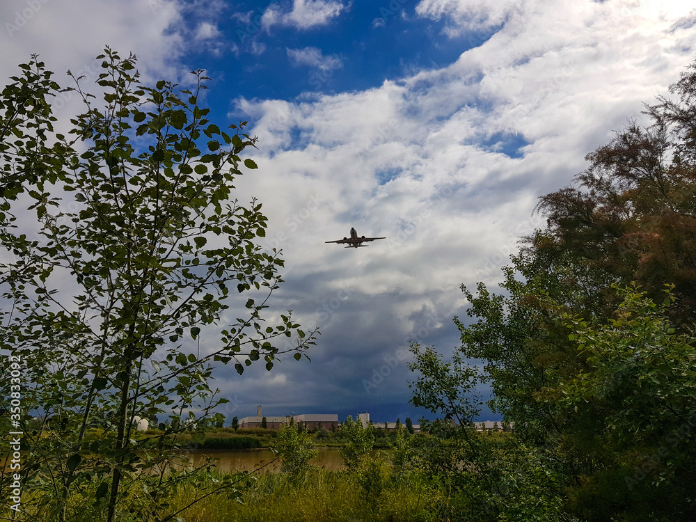 Planes take off from the viewpoint of aircraft, Prat de Llobregat Planes take off from the viewpoint of aircraft, Prat de Llobregat