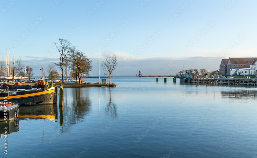 Miasto Hoorn w Holandii Północnej położone nad jeziorem Markermeer.