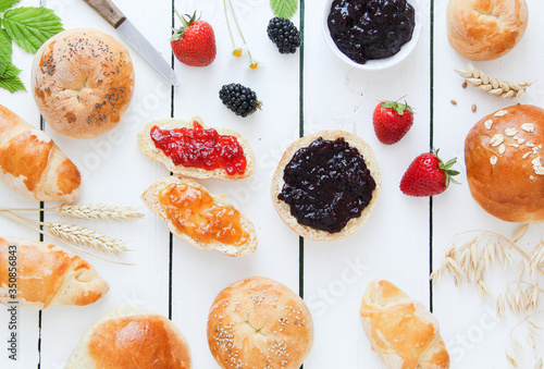 Marmelade Brötchen Frühstück Fruchtaufstrich Tisch photo