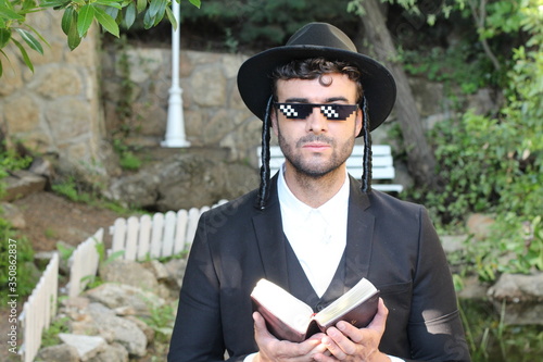 Jewish man wearing cool sunglasses