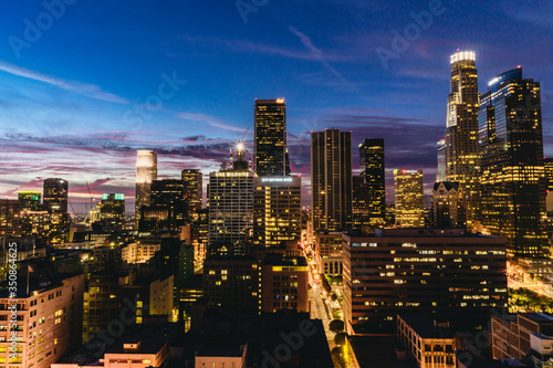 Photo Downtown Los Angeles skyline at night.