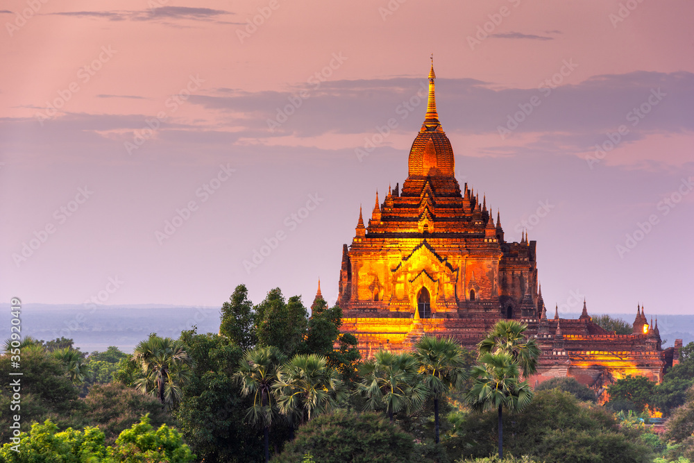 Naklejka premium Bagan, Myanmar temples in the Archaeological Zone