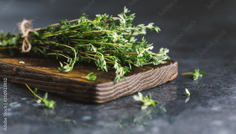 Close up view of thyme bunch. Herb thyme on table - obrazy, fototapety, plakaty 